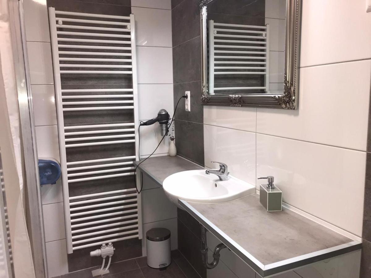 Hotel Makss Wels Esterno foto